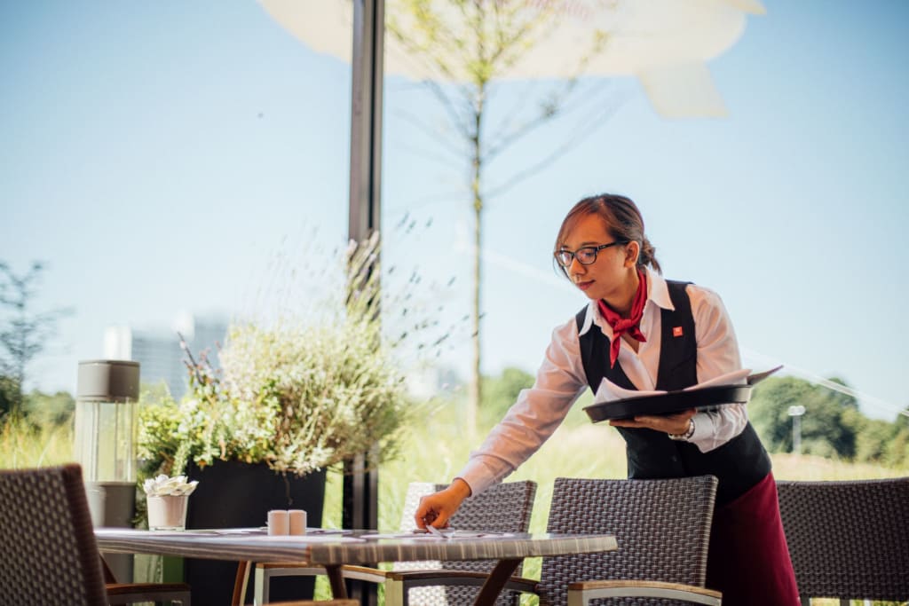 Leonardo Hotels setzt auf duale Studiengänge mit neuen Hochschulpartnern