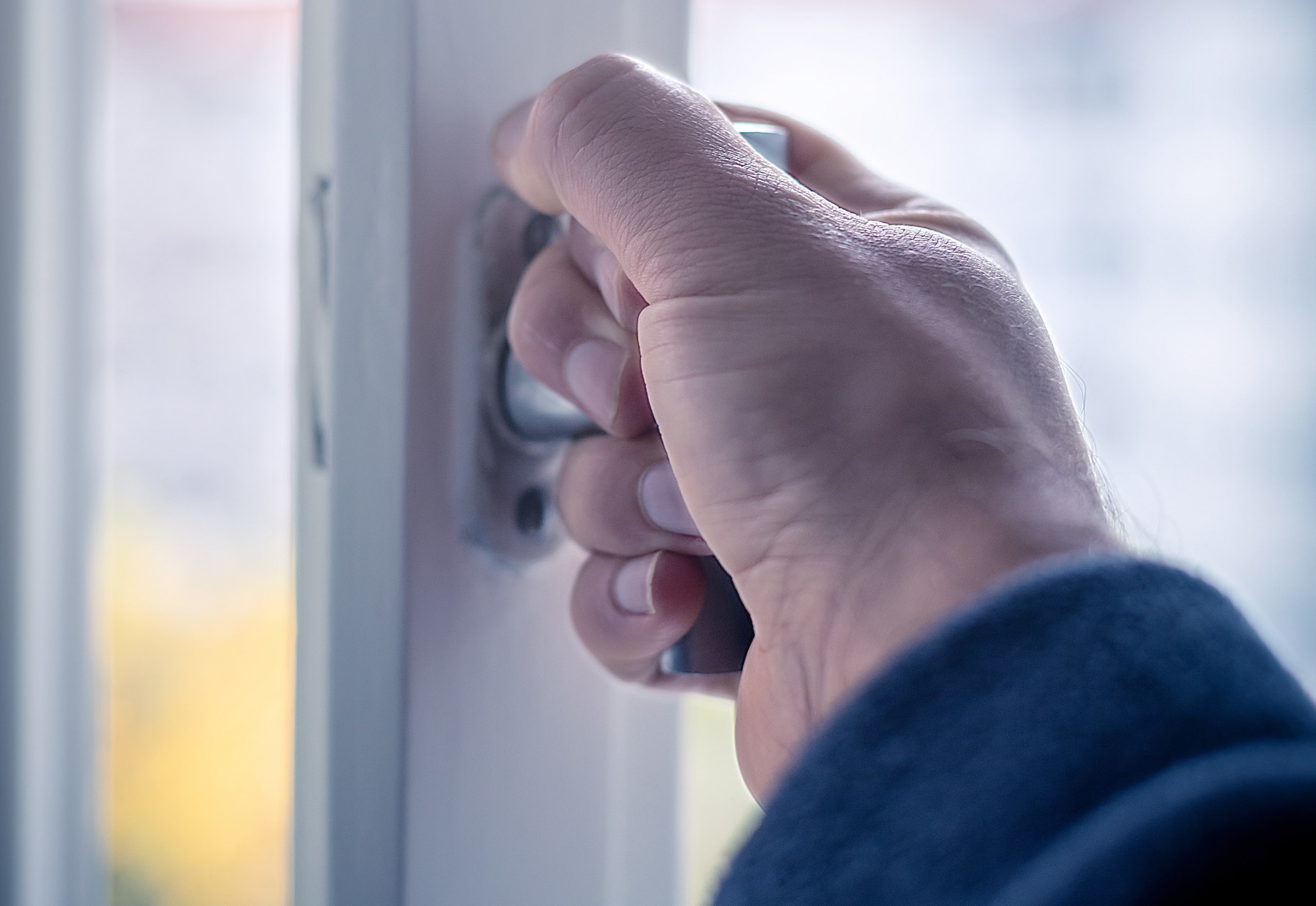 Aerosole bleiben gefährlich: Infektionsgefahr vor allem in Innenräumen hoch – Lüften, lüften, lüften!