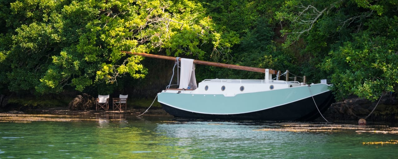 Oyster the off-grid boat, Devon