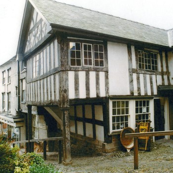 The House on Crutches Museum