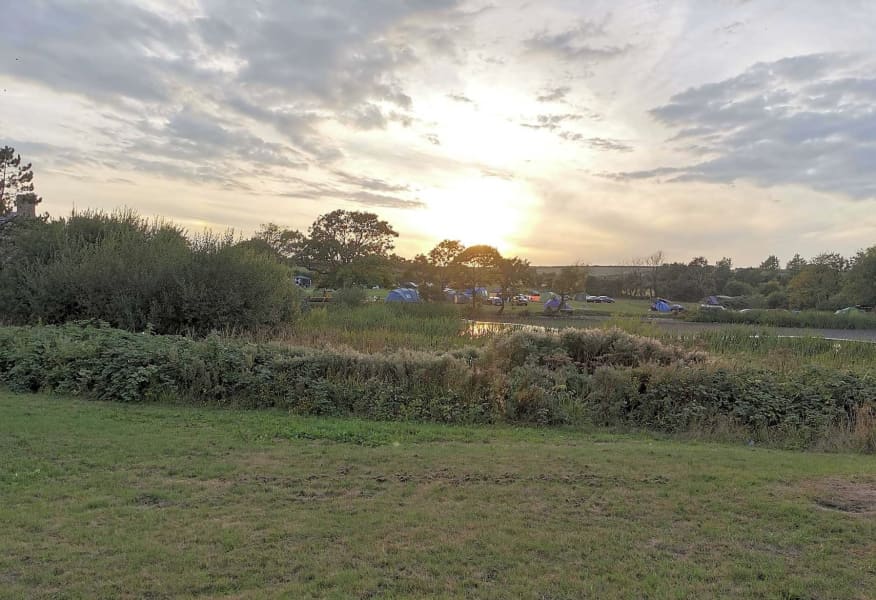 Non-Electric Grass Tent Pitch (No Dogs)