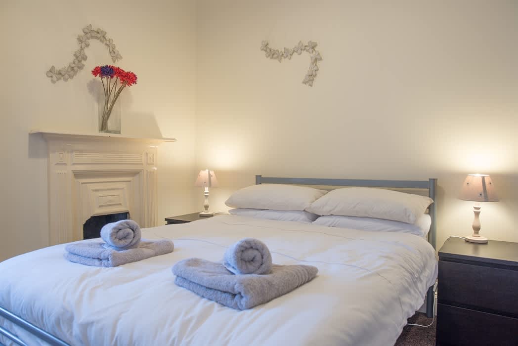 Nice bright one bedroom flat with boxroom