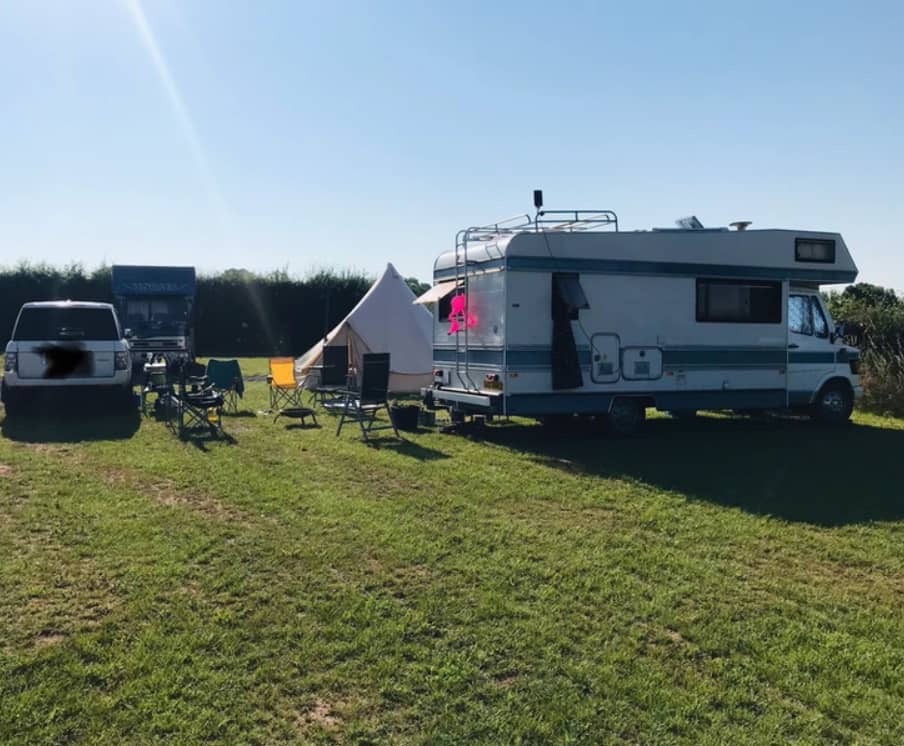 Electric grass tent or trailer tent pitch