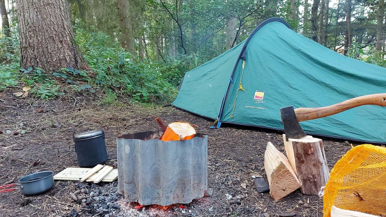 Non-electric forest floor tent pitch (small/wild)