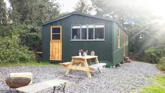 Cwt ar y Bryn (Hut on the Hill)