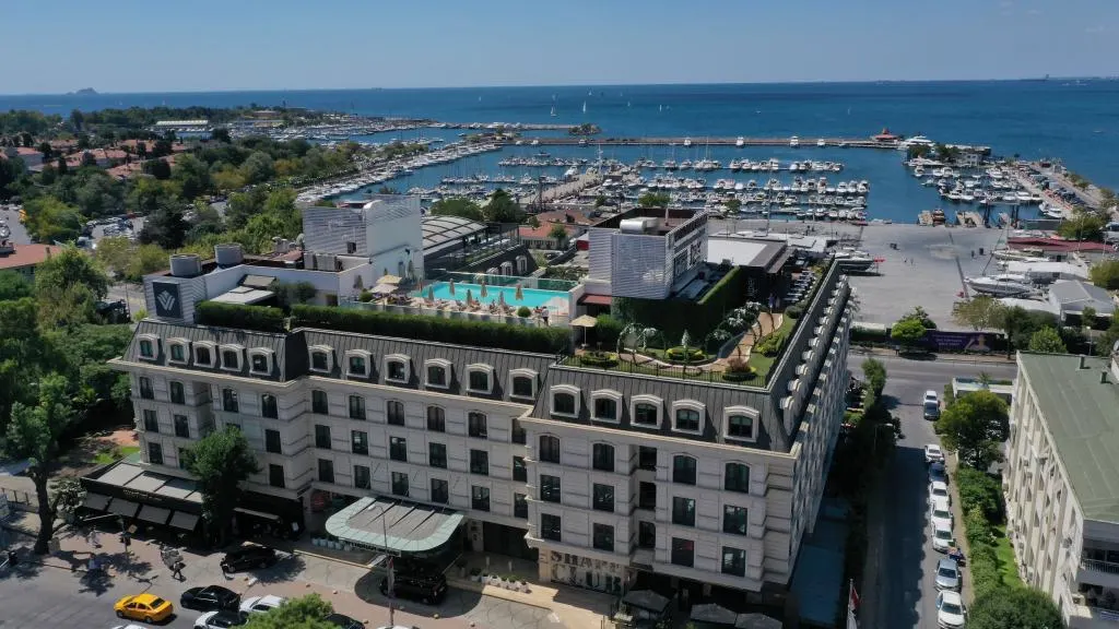Wyndham Grand Istanbul Kalamış Marina Hotel