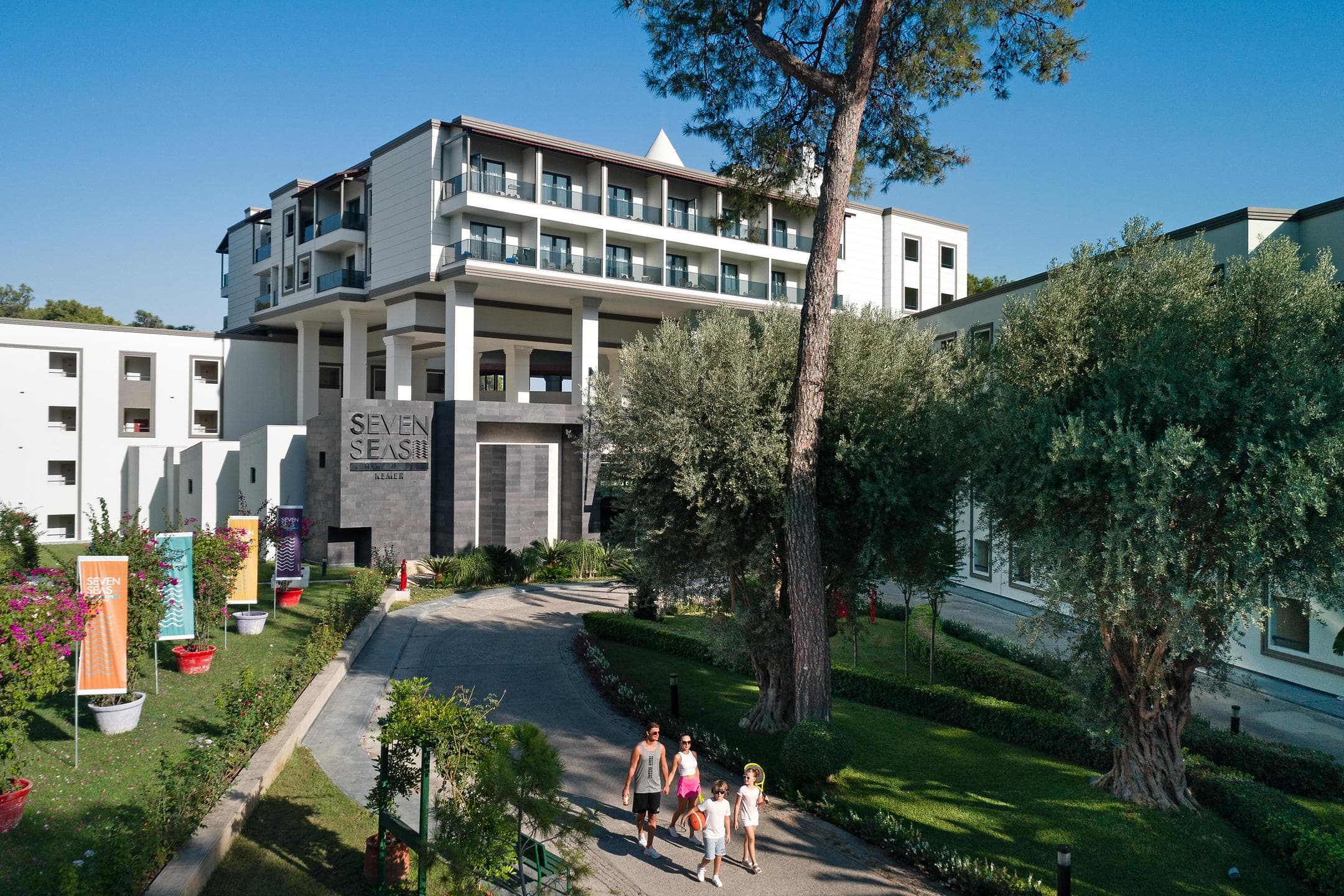 Seven Seas Hotel Life