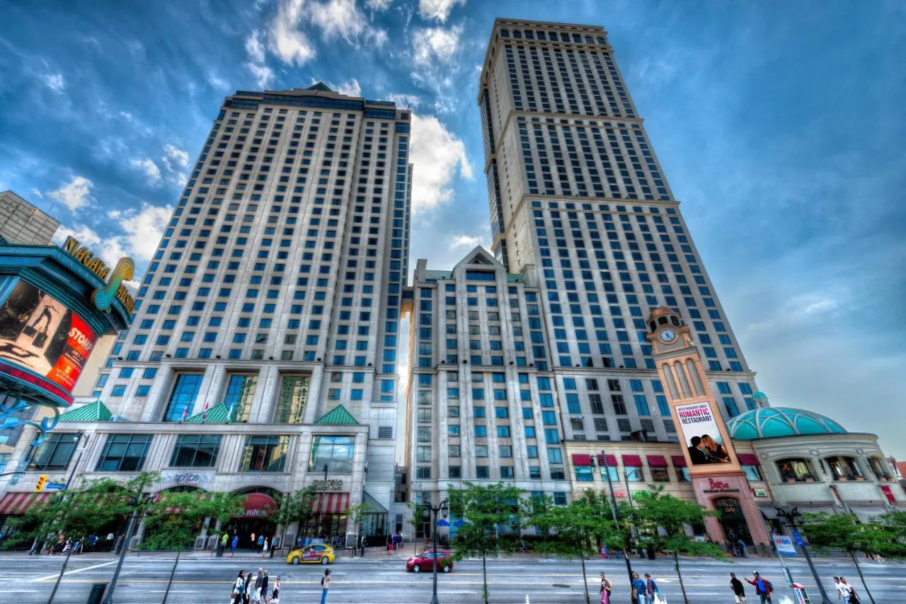 Hilton Niagara Falls/Fallsview Hotel Suites