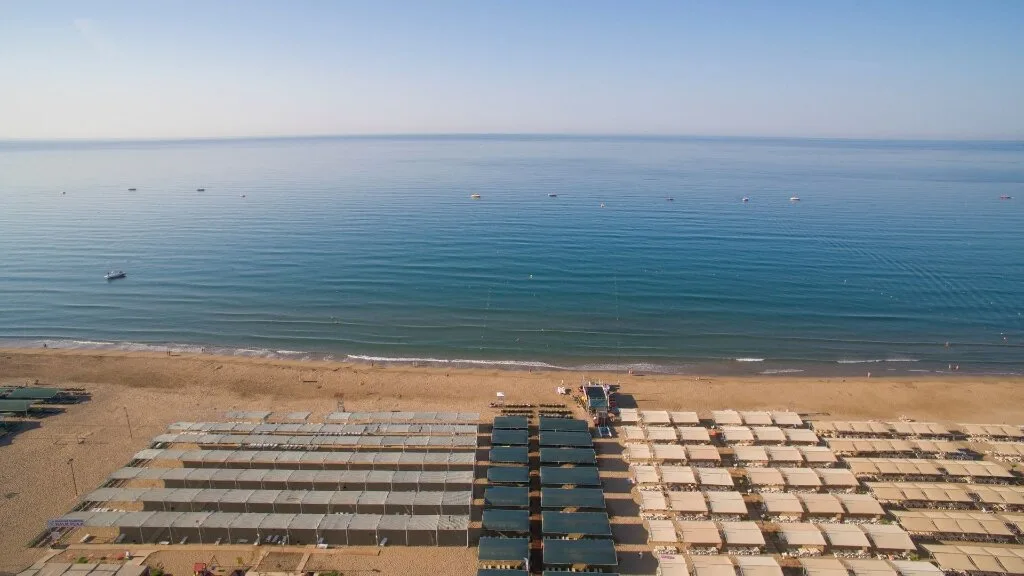 Side Crown Charm Palace