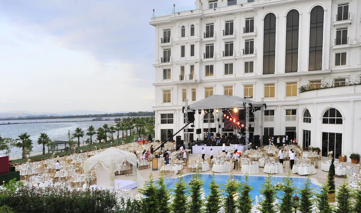 Wellborn Luxury Hotel