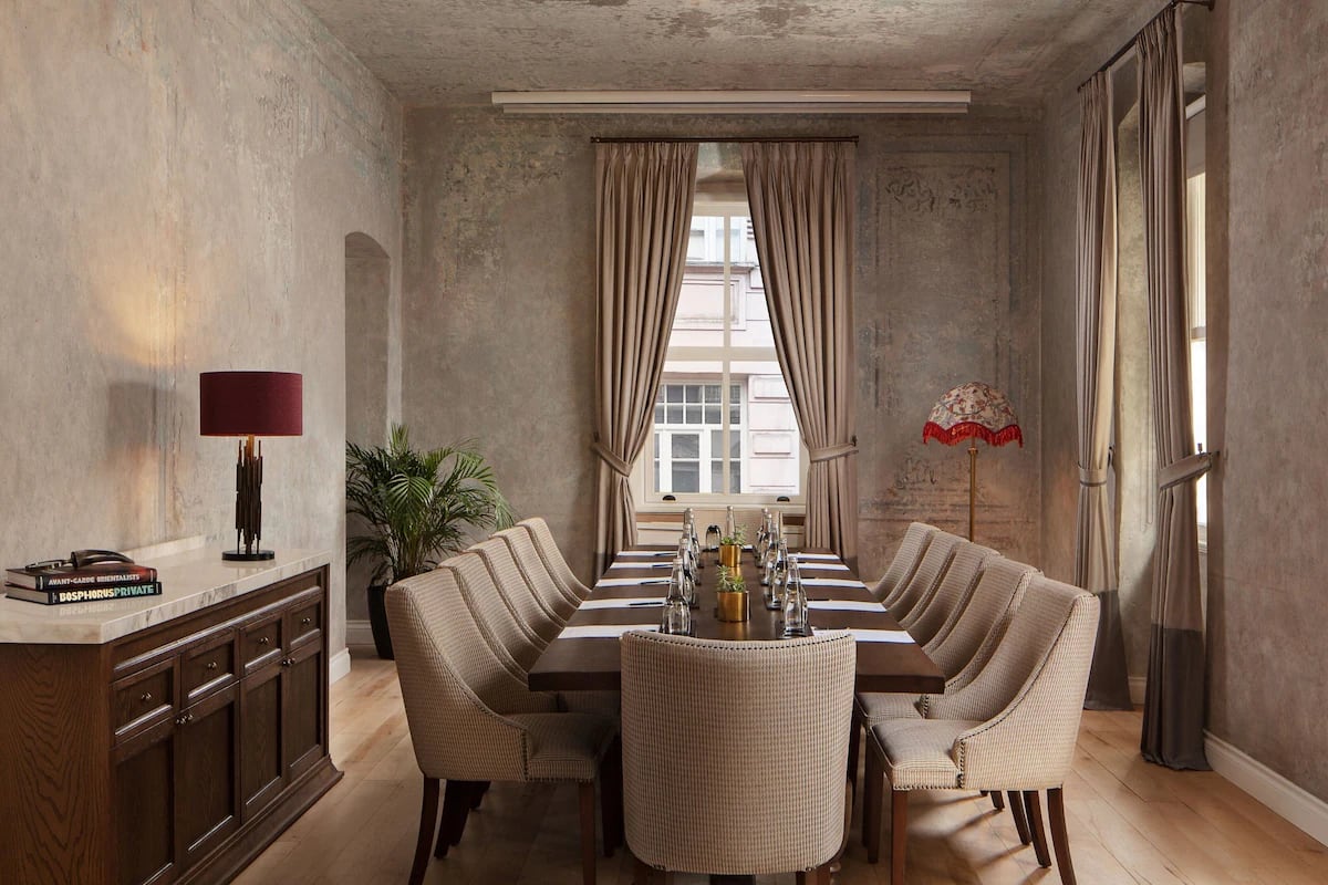 Adahan DeCamondo Pera