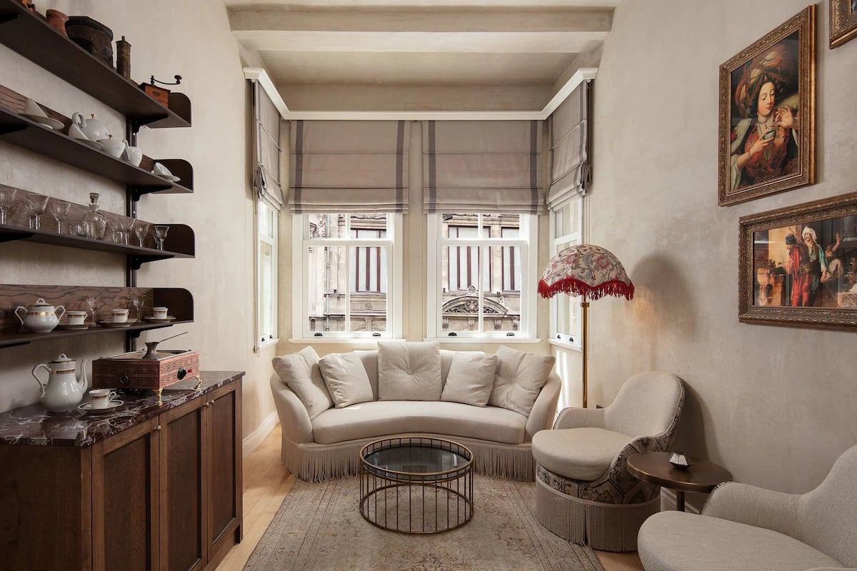 Adahan DeCamondo Pera