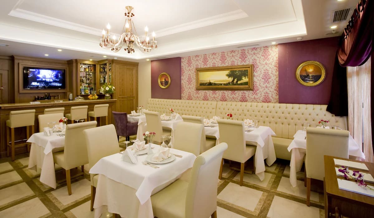 GLK PREMIER Regency Suites & Spa