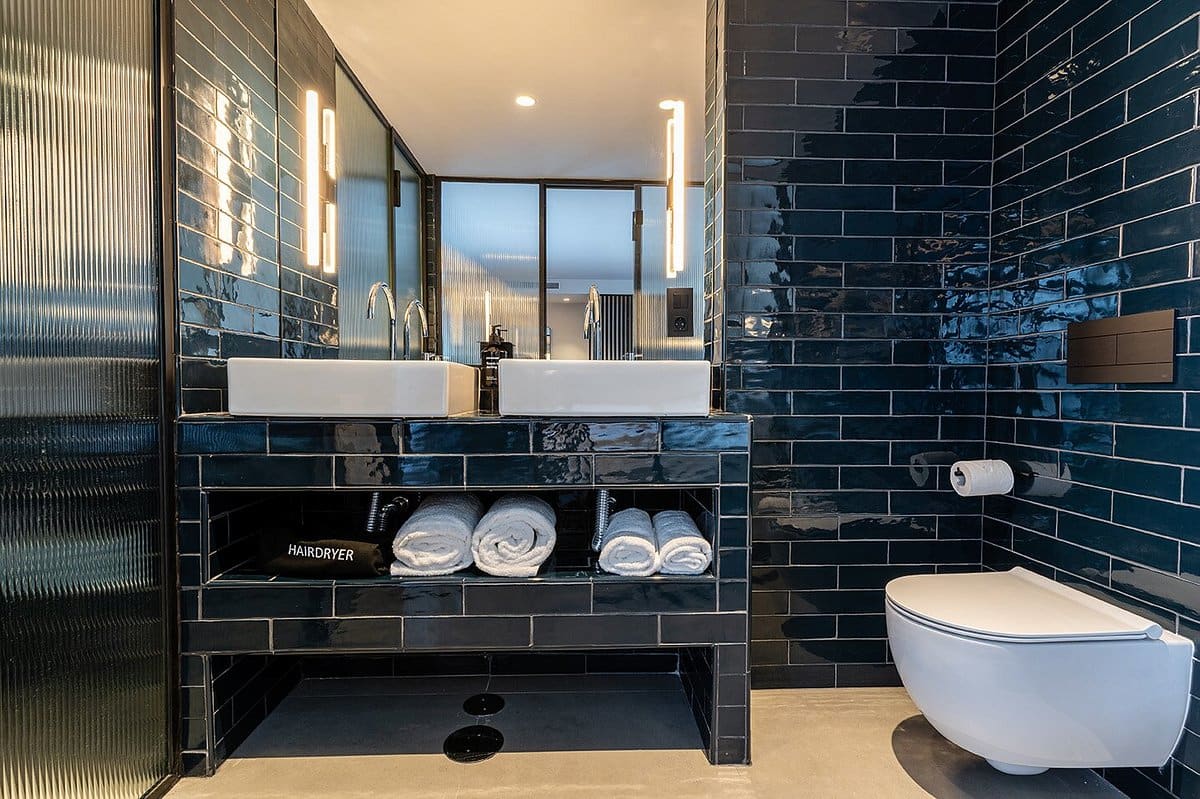 Chic & Basic Gravity