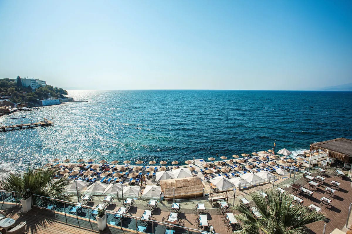 Charisma De Luxe Hotel