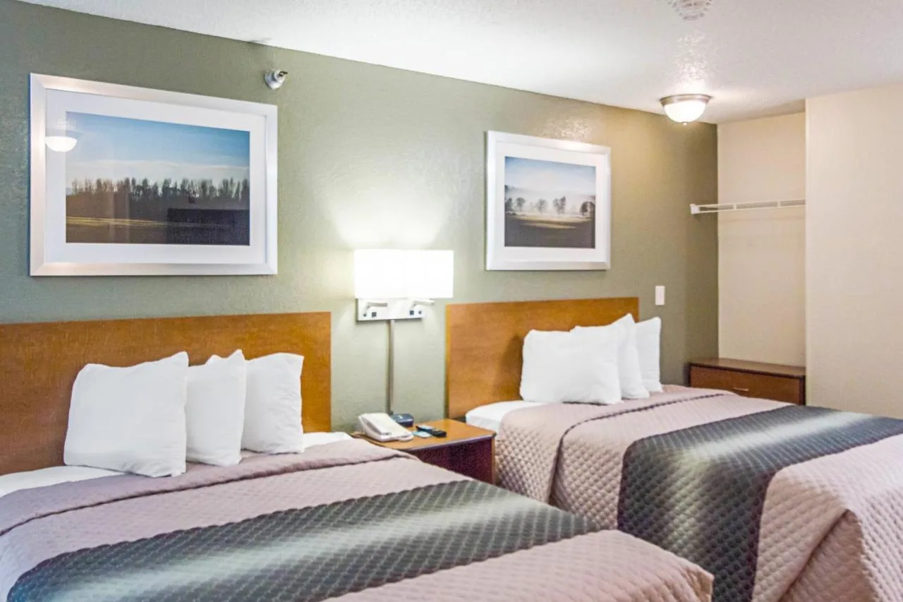 HomeTowne Studios by Red Roof Houston West Oaks