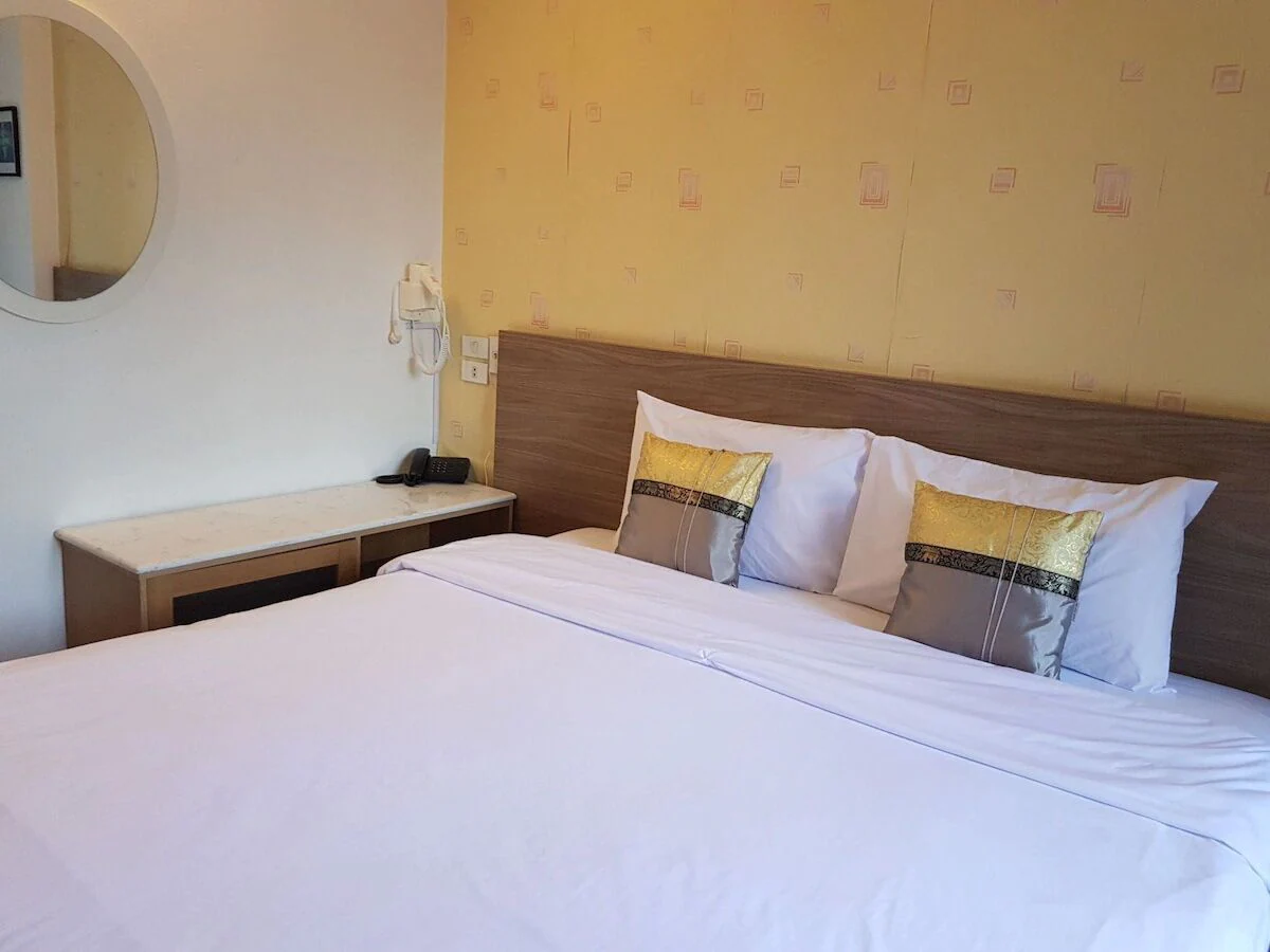 Crown Bts Nana Hotel