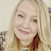 Portrait von Josie Silver