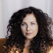 Portrait von Nora Jokhosha