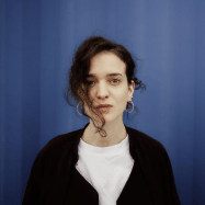 Portrait von Lili Zahavi