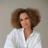 Portrait von Sarah Desai