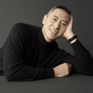 Portrait von Desmond Shum