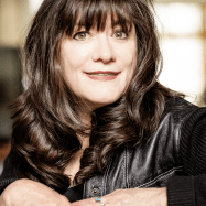 Portrait von Holly George-Warren
