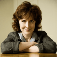 Portrait von Moira Young