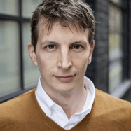 Portrait von Garth Risk Hallberg