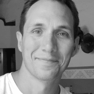 Portrait von Guy Jones