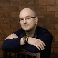 Portrait von Antony Johnston