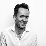 Portrait von Kim Fupz Aakeson