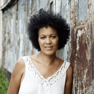 Portrait von Mo Asumang
