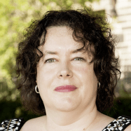 Portrait von Caroline Dunford