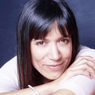 Portrait von Maude Mihami