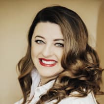 Portrait von Lyssa Kay Adams