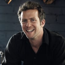 Portrait von Jon Bauer