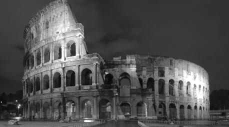 Colloseum Rome, schwarz-weiß bei Nacht