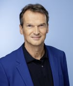 Bild: Moderiertes Gespräch von Joey Goebel und Klaus Brinkbäumer im Gespräch