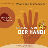 Hörbuchcover von Du hast es in der Hand: Fünf einfache Rituale für ein glücklicheres Leben von Werner Tiki Küstenmacher