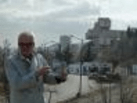 Stephan Wackwitz mit seinem Buch