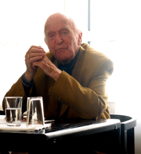 Der Autor Hans Keilson bei einer Lesung