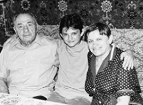 Lenn Kudrjawizki mit Familie