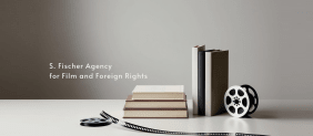 Bücher und eine Filmrolle auf einem Tisch, dazu der Schriftzug: S. Fischer Agentur für Film und Foreign Rights