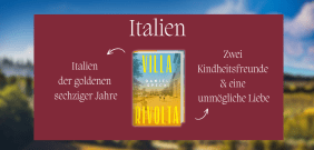 Grafik für ein Buch vor einem unscharfen Hintergrund, der eine sonnige italienische Landschaft unter blauem Himmel zeigt. Auf einem weinroten Feld in der Mitte steht ganz oben das Wort »Italien« in geschwungener Schrift. Darunter ist das Buchcover von »Villa Rivolta« von Daniel Speck abgebildet, flankiert von zwei kurzen Texten: links »Italien der goldenen sechziger Jahre« und rechts »Zwei Kindheitsfreunde & eine unmögliche Liebe«.