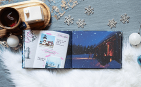 Aufgeschlagenes Buch "My frozen Memories" im weihnachtlichen Setting passend zum Buchcover