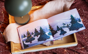 Moodbild von einem aufgeklappten Adventskalender