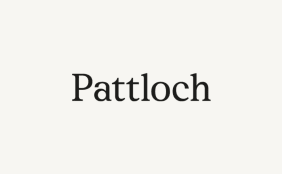 Pattloch Logo auf beigefarbenem Hintergrund