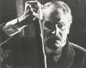 Laurence Olivier als Professor van Helsing