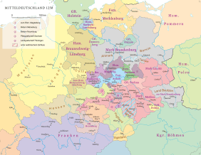 Historische Karte von Mitteldeutschland um 1250, die die politischen Grenzen von Territorien wie der Mark Brandenburg, dem Herzogtum Sachsen, Thüringen und dem Erzbistum Magdeburg darstellt.